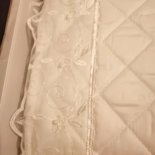 Bridal quilt new with carrying case, 240x270 cm