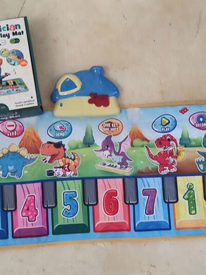 Music play mat new with lights and songs