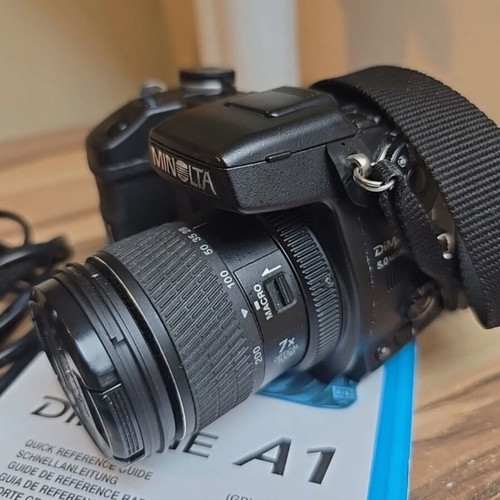 Minolta Dimage A1 digital camera with 28-200mm superzoom lens like new