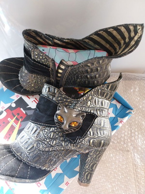 Γυναικεία μποτάκια Irregular Choice μεταχειρισμένα, μέγεθος 39