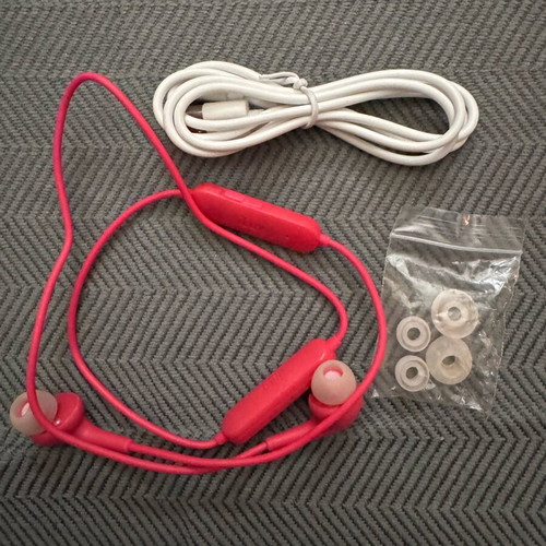 I Luv Bluetooth Earbuds like new