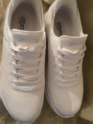 Skechers women's athletic shoes like new, size 38.5, white