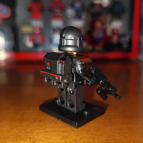 Hunter figure from Star Wars The Bad Batch like new, with accessories
