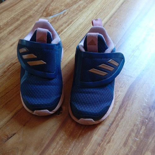 Adidas kids' sports shoes size 21 used