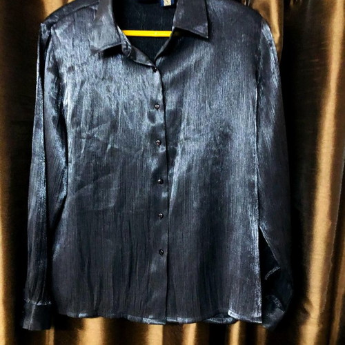 Laura Scott shirt like new, size L, black