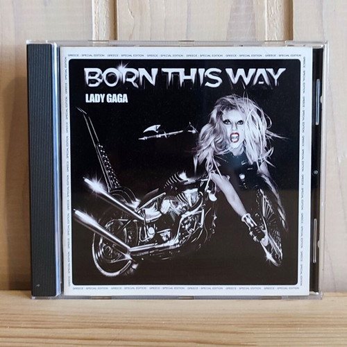 Lady Gaga Born This Way CD like new, pop