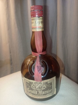 Φιάλη Grand Marnier 70's μεταχειρισμένη 700ml με δώρο λικέρ 200ml