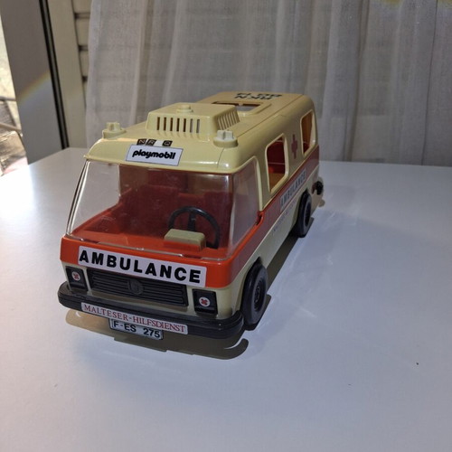Playmobil ambulance vintage used in good condition