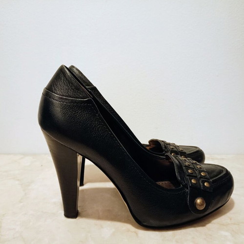 Nine West leather black pumps with gold details used
