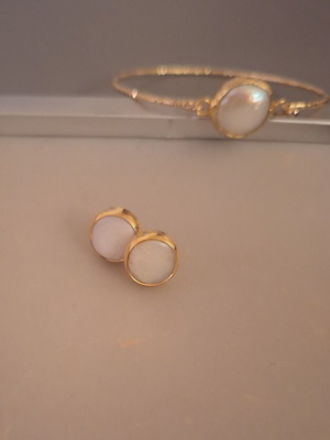 Bracelet and earrings set with mother of pearl new