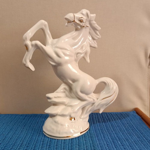 Decorative horse used, porcelain in excellent condition