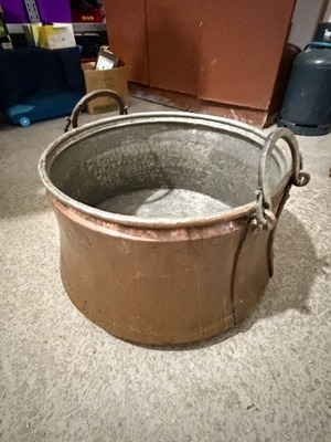 Traditional hammered copper cauldron with tin lining, 45 liters