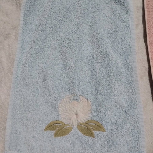 Towel set of 2 like new, 44x29 cm