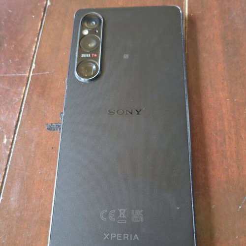 Sony Xperia 1VI used with cracked display, 256GB, dual SIM