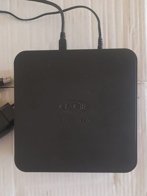 LaCie Silverscreen 500GB multimedia external hard drive used with cables