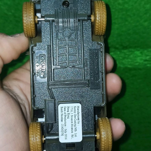 Kinsmart 2005 Off Road Green Hummer H2 SUT used, scale 1/40