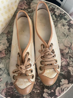 Derbies leather used, comfortable size 40, Class, white and beige