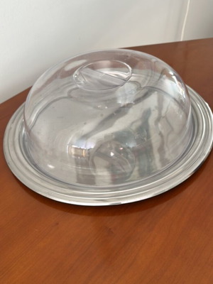 VICKO Large Cake Platter with Lid like new