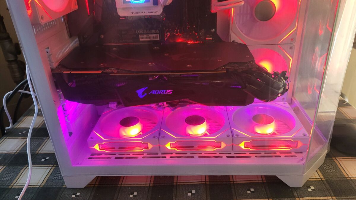 Gaming PC Ryzen 5700X като нов с RTX… - € 899,00 - Vendora.bg