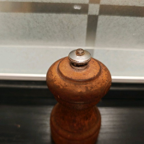Peugeot pepper grinder used, vintage