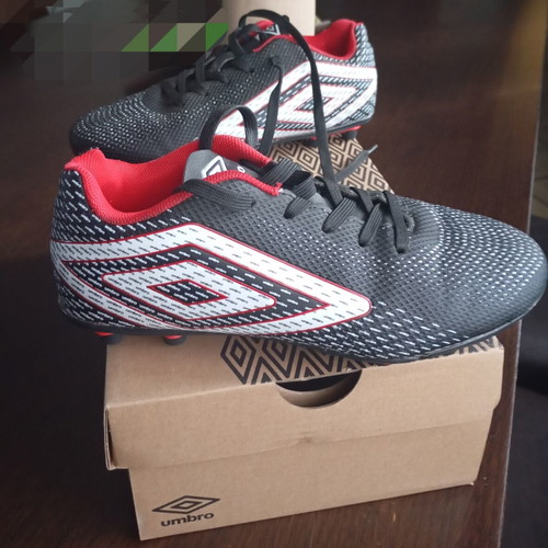 Umbro Aurora 2 No36 football shoes like new, kids