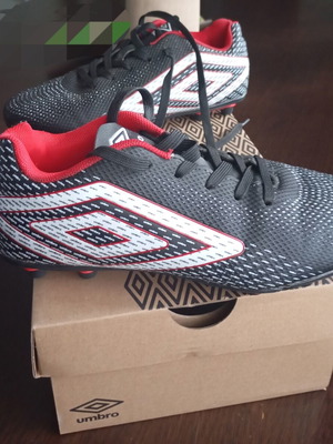 Umbro Aurora 2 No36 football shoes like new, kids