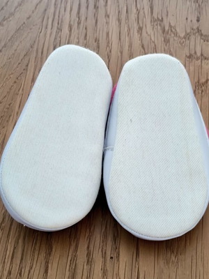 Fuchsia baby shoes