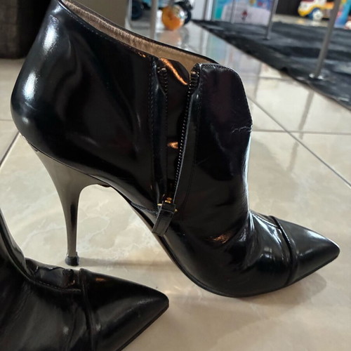 Roberto Cavalli leather ankle boots size 39 like new, black