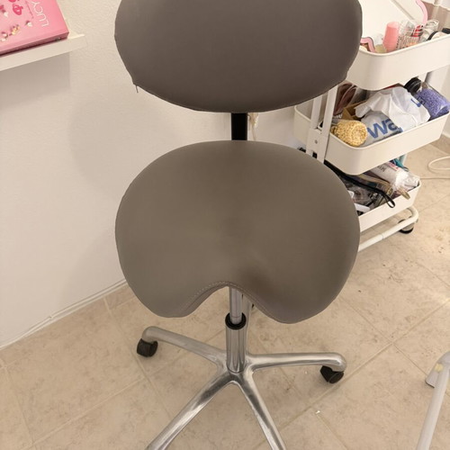 Ergonomic office chair with adjustable height, like new