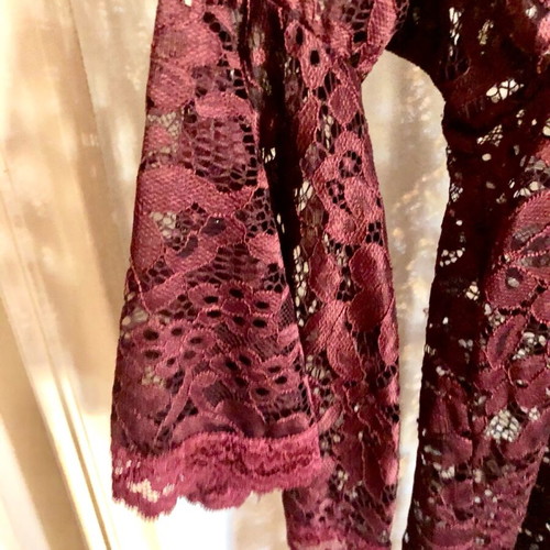 Lace blouse in burgundy with long frill sleeves like new, size XL