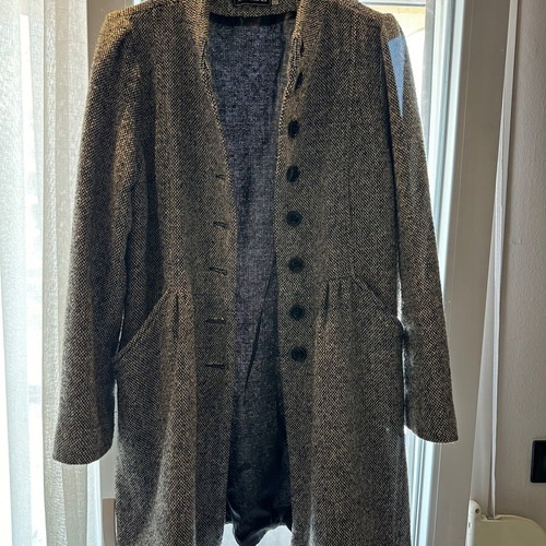 Coat in excellent condition, size small-medium, set of 2