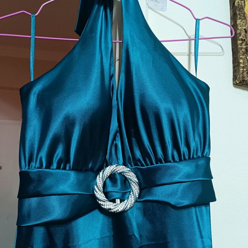 Satin dress like new in emerald color, size medium-large