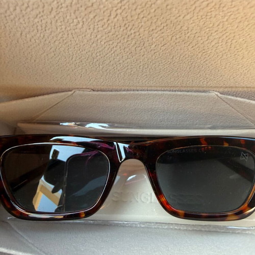 Karen AV sunglasses new, brown with case and authentic cloth