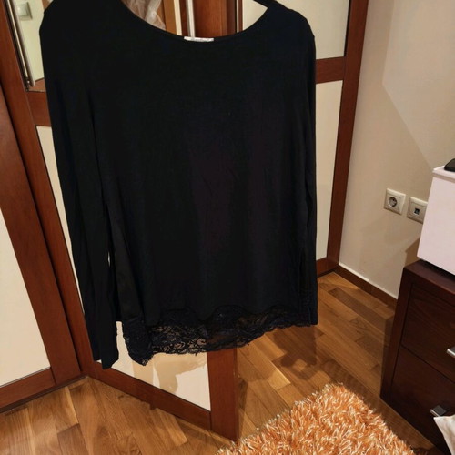 Regalinas blouse new, black with lace, size S