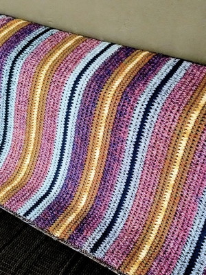 Vintage handmade knitted throw rug 160x70cm like new