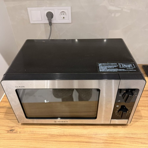 Morris microwave oven used in excellent condition