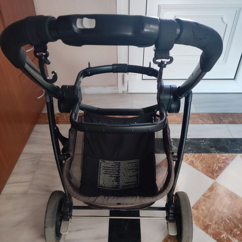 Baby stroller used, very light and foldable