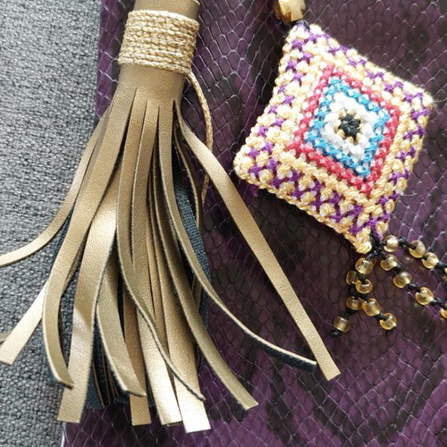 Handmade bag in purple leatherette new with zipper and decorative tassel