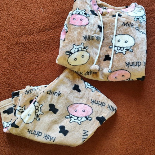Lutrin pajamas set used size Large beige