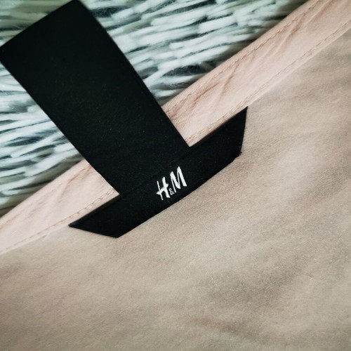 White pants like new H&M with pink blouse gift