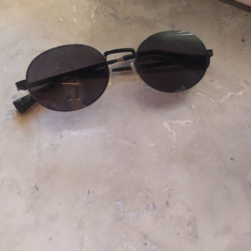 Unisex Sunglasses like new, black with metal arms