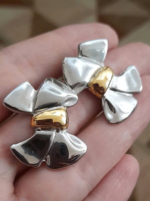 Bow earrings with clip silver and gold