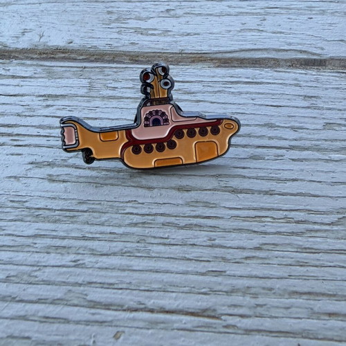 Yellow Submarine pin like new