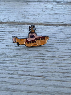 Yellow Submarine pin like new