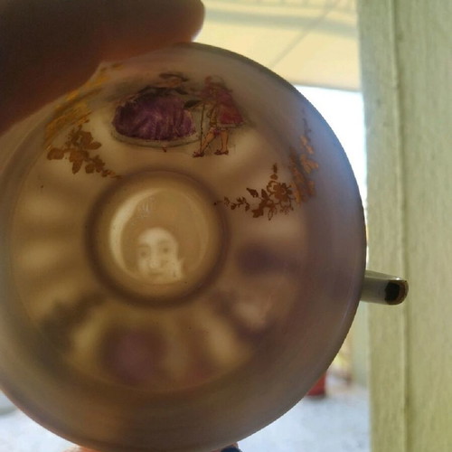 Kutani porcelain cups like new with gold details and lithograph design