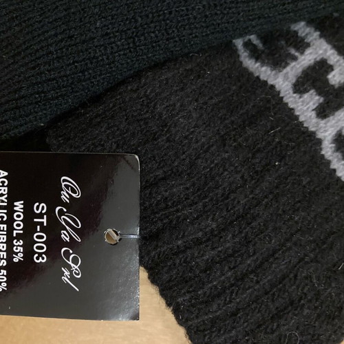 Fingerless gloves and black beanie set new