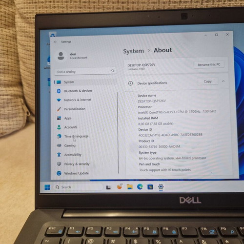 Dell Latitude 7390 Touchscreen laptop like new, Intel Core i5, 8GB RAM, 128GB SSD