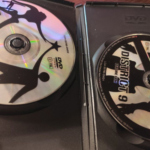 District 9 DVD used, sci-fi adventure with subtitles