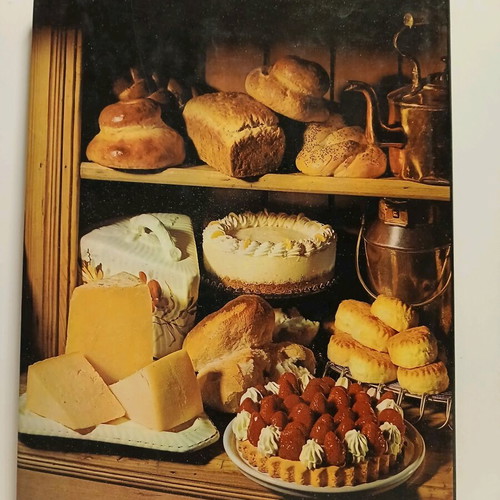 Home Baked Bread & Cakes baking book used 1973