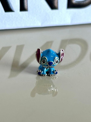 Stitch Pandora charm like new, blue